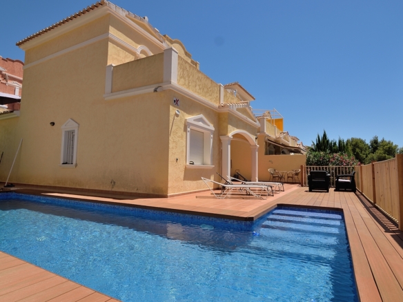 Luxury Holiday Villa for Rent with Private Pool in Calp